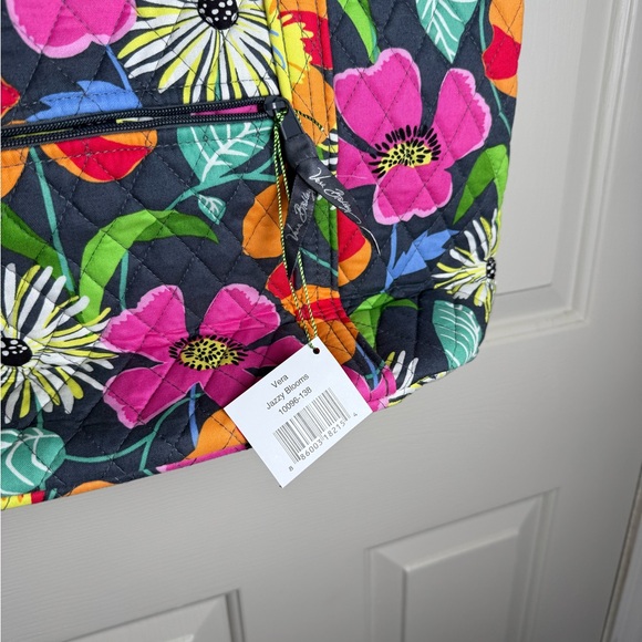 NWT Vera Bradley XL Vera Toggle Tote Jazzy Blooms Retired Pattern Cotton